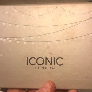 Iconic makeup pallet